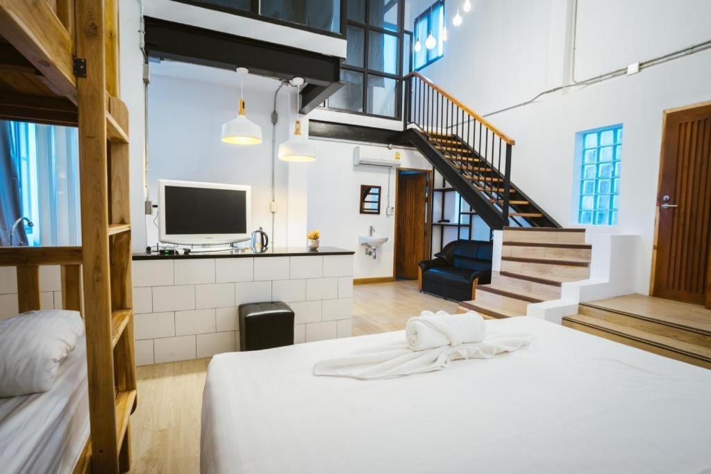 Hug Inn Phrae Exterior photo
